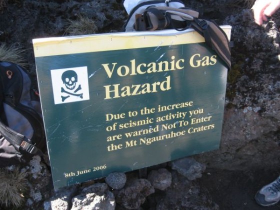 Volcanic Gas Hazard Schild auf Tongariro Crossing Tour