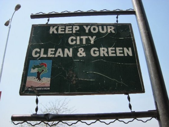 Schild: "Keep your city clean & green"